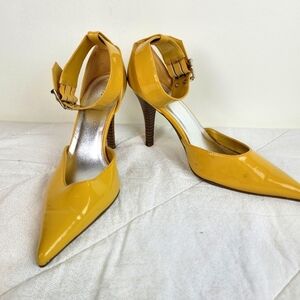Fioni yellow faux patent leather stiletto heels ankle strap pointed toe 7.5W